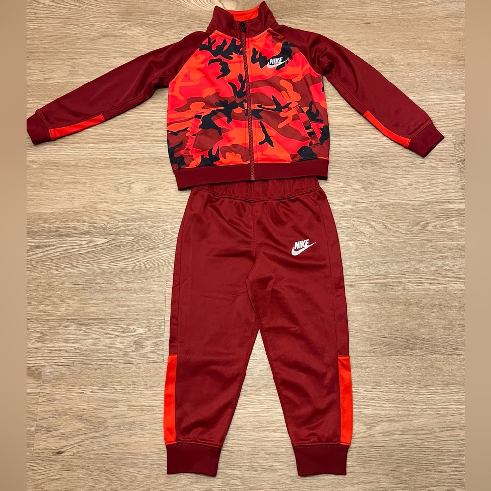 Nike Toddler Boy Red Camouflage 2 piece Jogger Set Size 3T